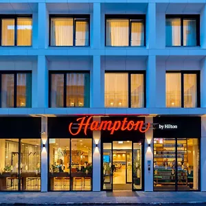 3* מלון Hampton By Hilton Centre